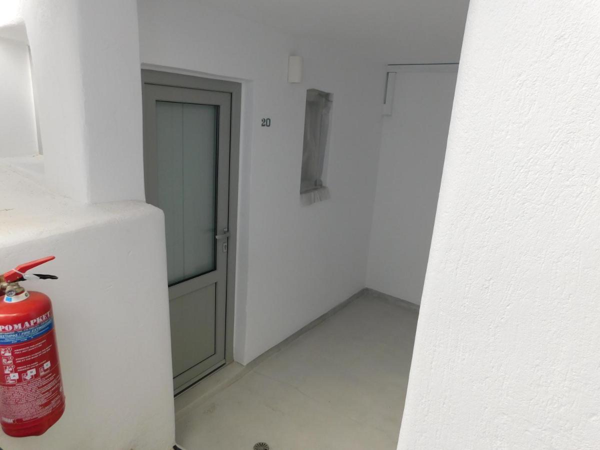 Calm Center Rooms 费拉 外观 照片