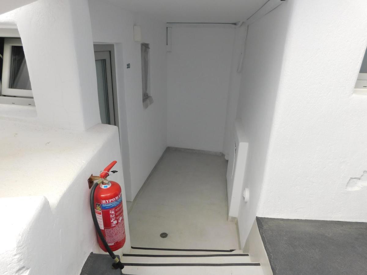 Calm Center Rooms 费拉 外观 照片